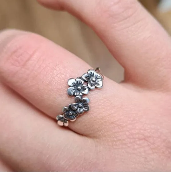 Antique silver alloy geometric ring with retro personality style on white background