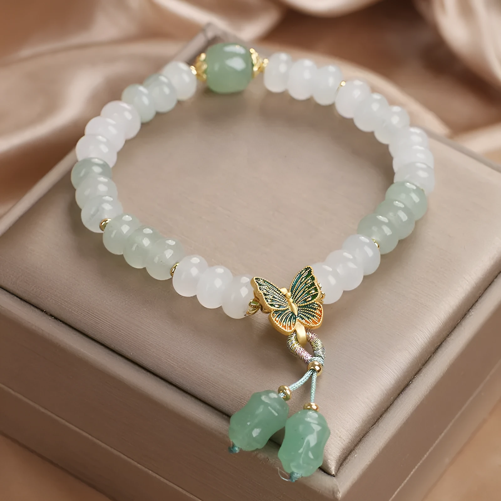 Green abacus beads jade bracelet with retro butterfly tassel and pearl rhinestone decoration