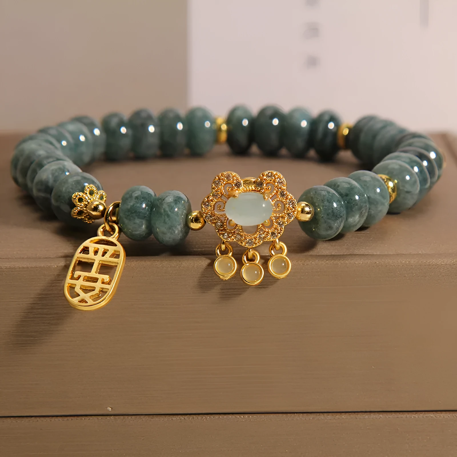 Women's bracelet with emerald jade abacus beads and alloy safety lock clasp