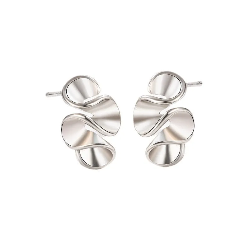 Geometric cream flower stud earrings in gold electroplated finish on copper base with irregular shape