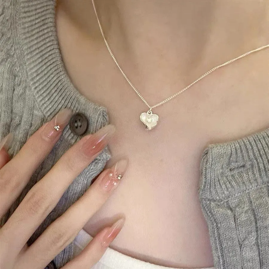 Titanium steel necklace with flower-shaped pearl pendant and adjustable chain