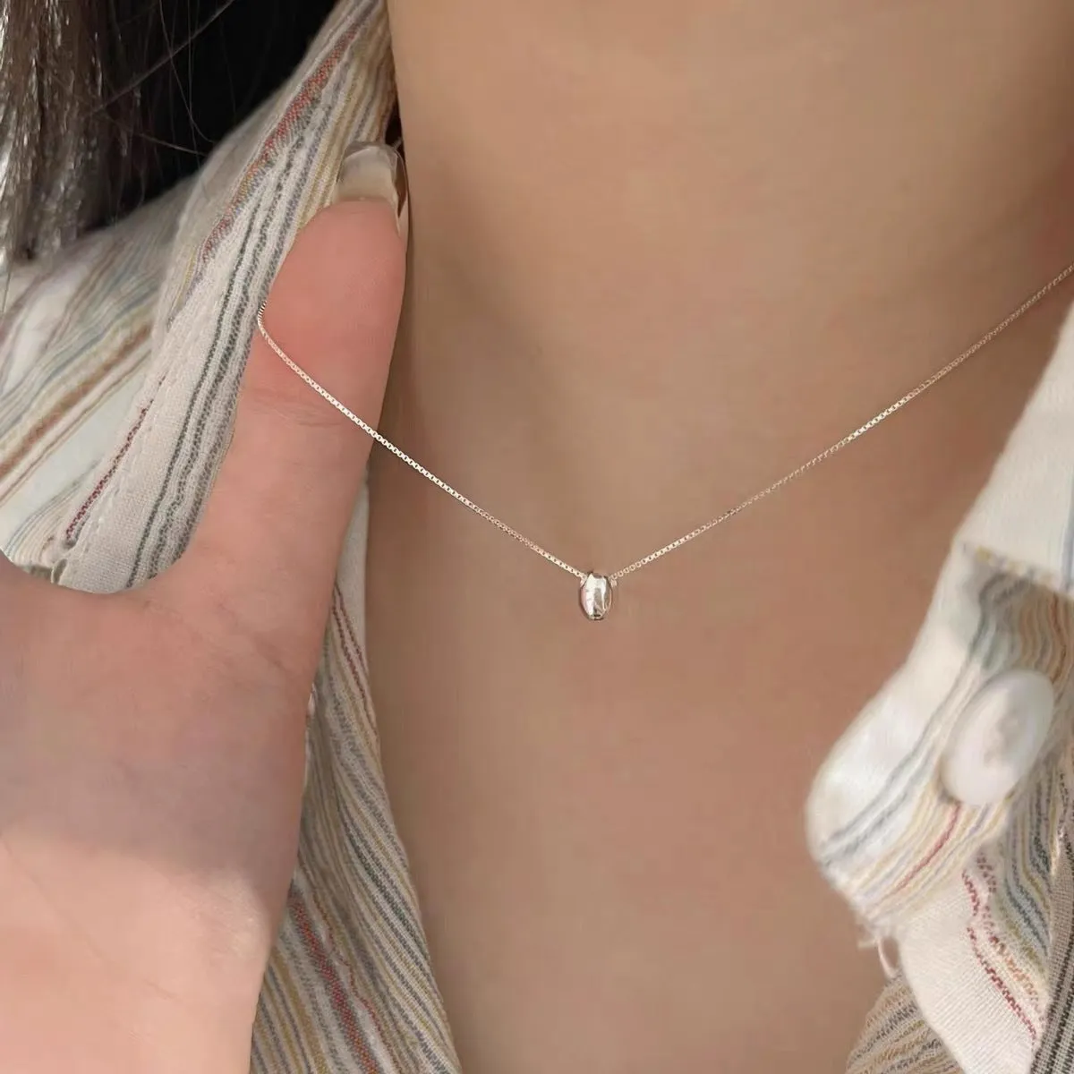 Titanium steel necklace with flower-shaped pearl pendant and adjustable chain