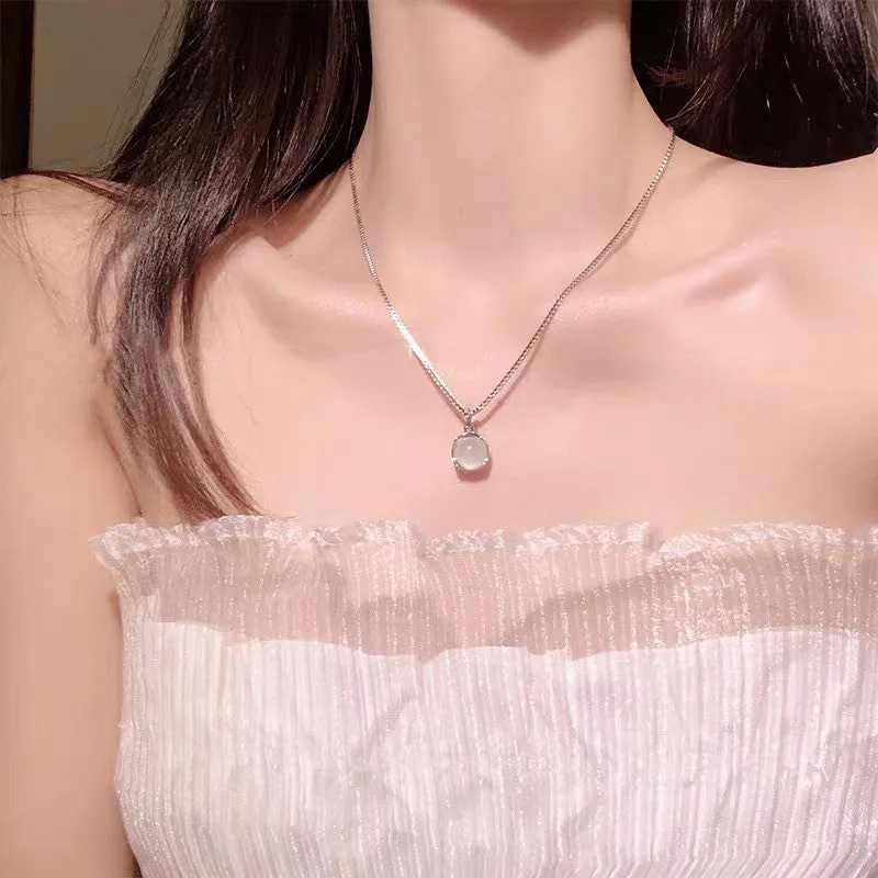 Titanium steel necklace with flower-shaped pearl pendant and adjustable chain