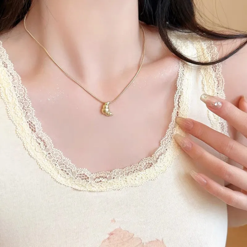 Titanium steel necklace with flower-shaped pearl pendant and adjustable chain