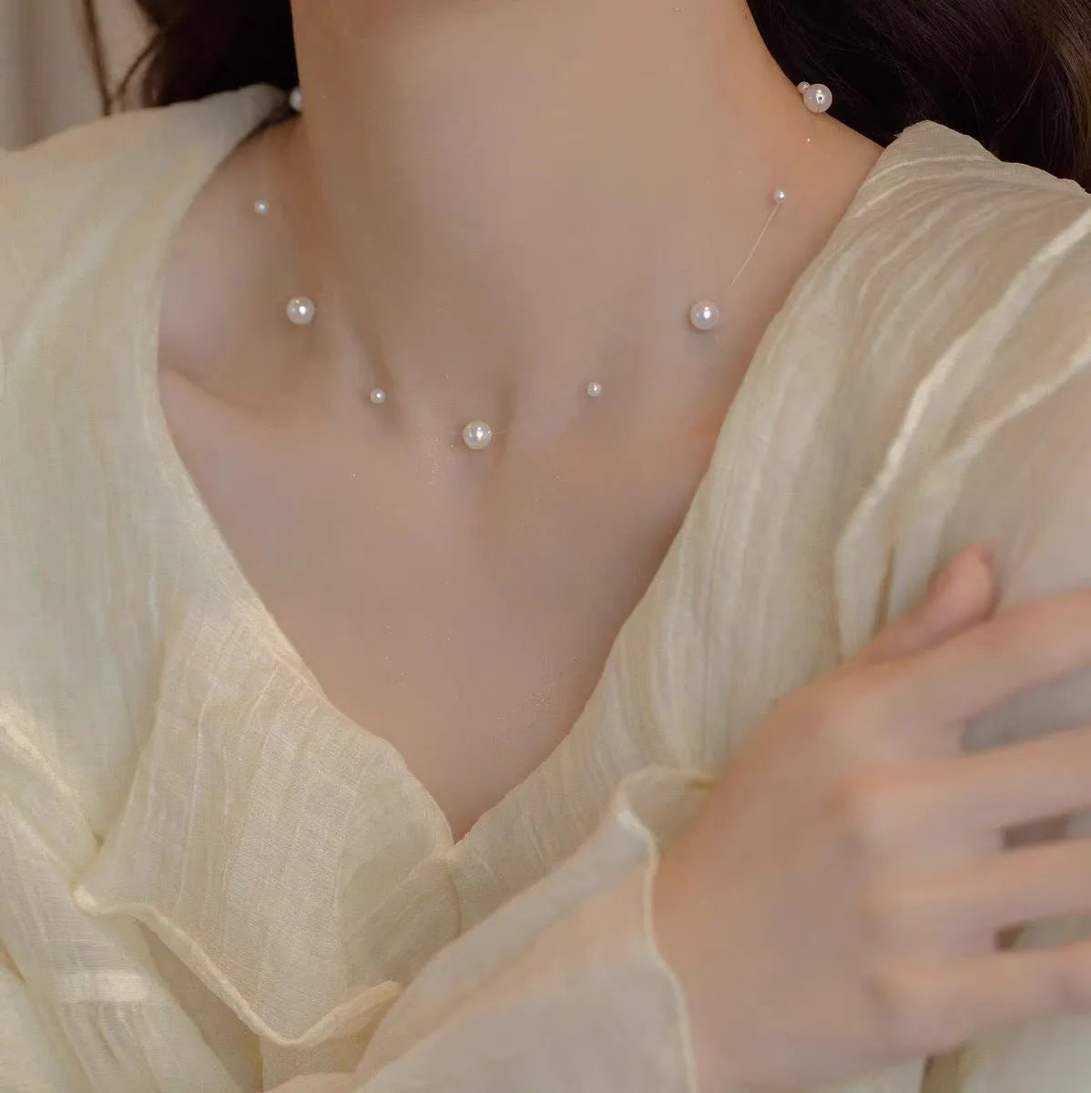 Titanium steel necklace with flower-shaped pearl pendant and adjustable chain
