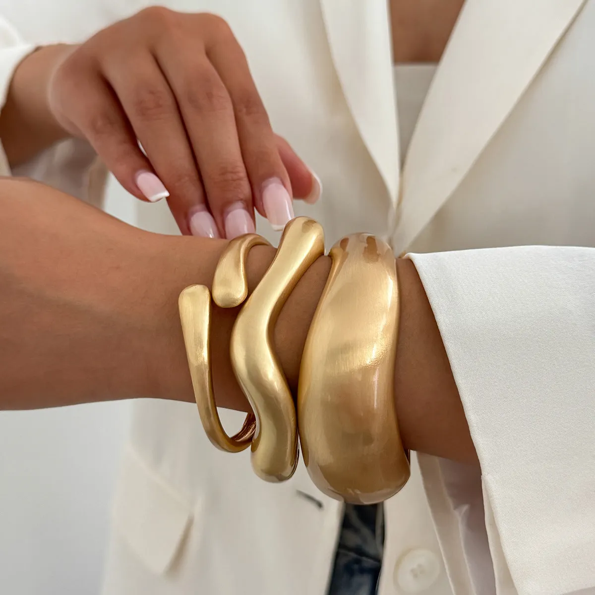 Metal alloy opening bracelet in matte or glossy finish with ellipse design element cold wind style