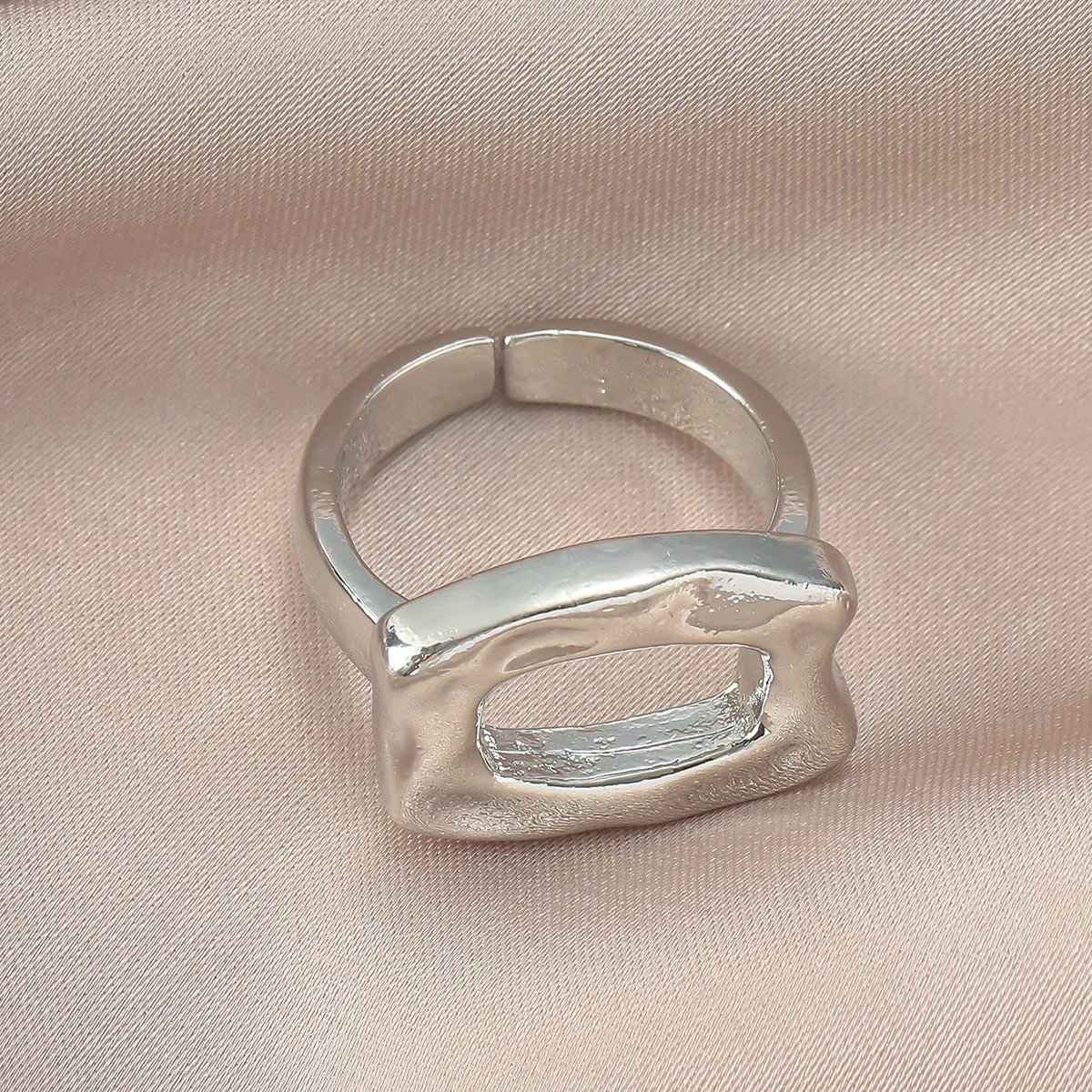 Exaggerated metal texture glossy round geometric alloy ring in KC Gold for women