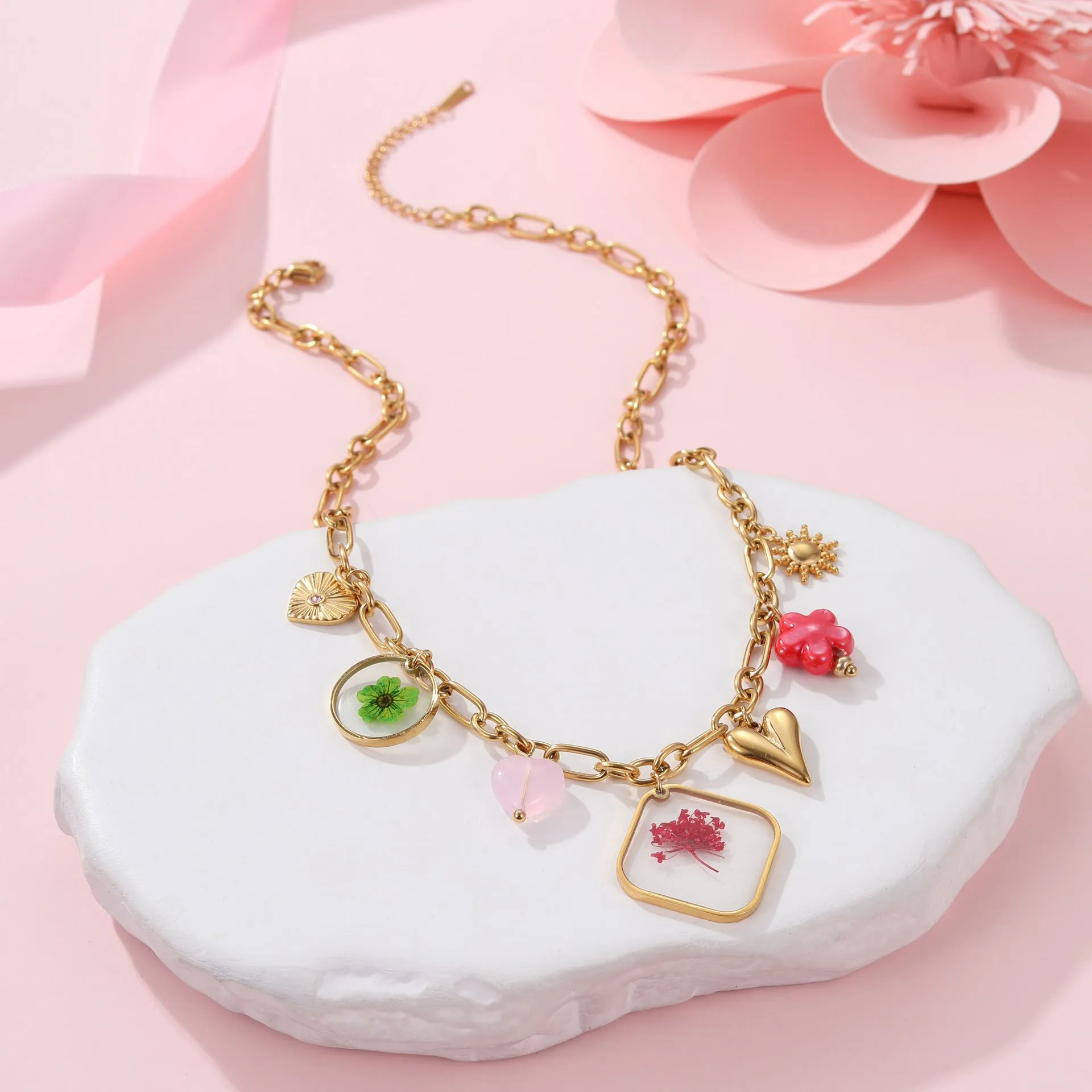 Women's stainless steel 18K gold plated epoxy flower pendant necklace with geometric shape and regular chain