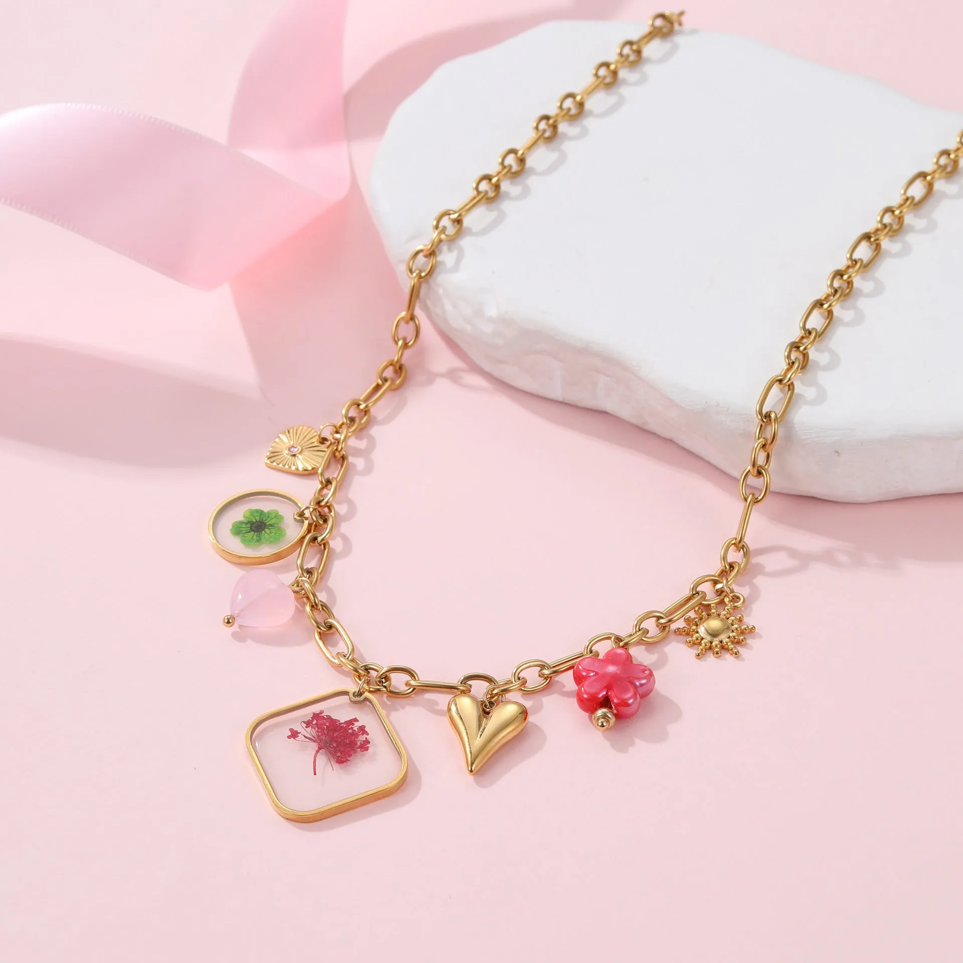 Women's stainless steel 18K gold plated epoxy flower pendant necklace with geometric shape and regular chain