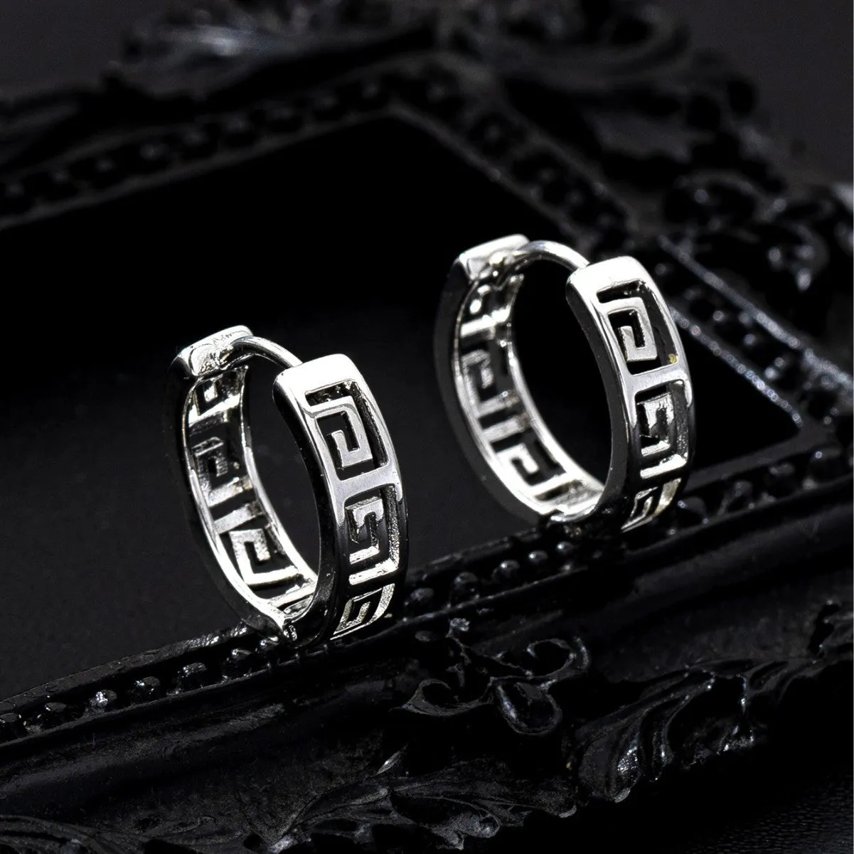 Retro ethnic style copper earrings with electroplated gold Great Wall pattern