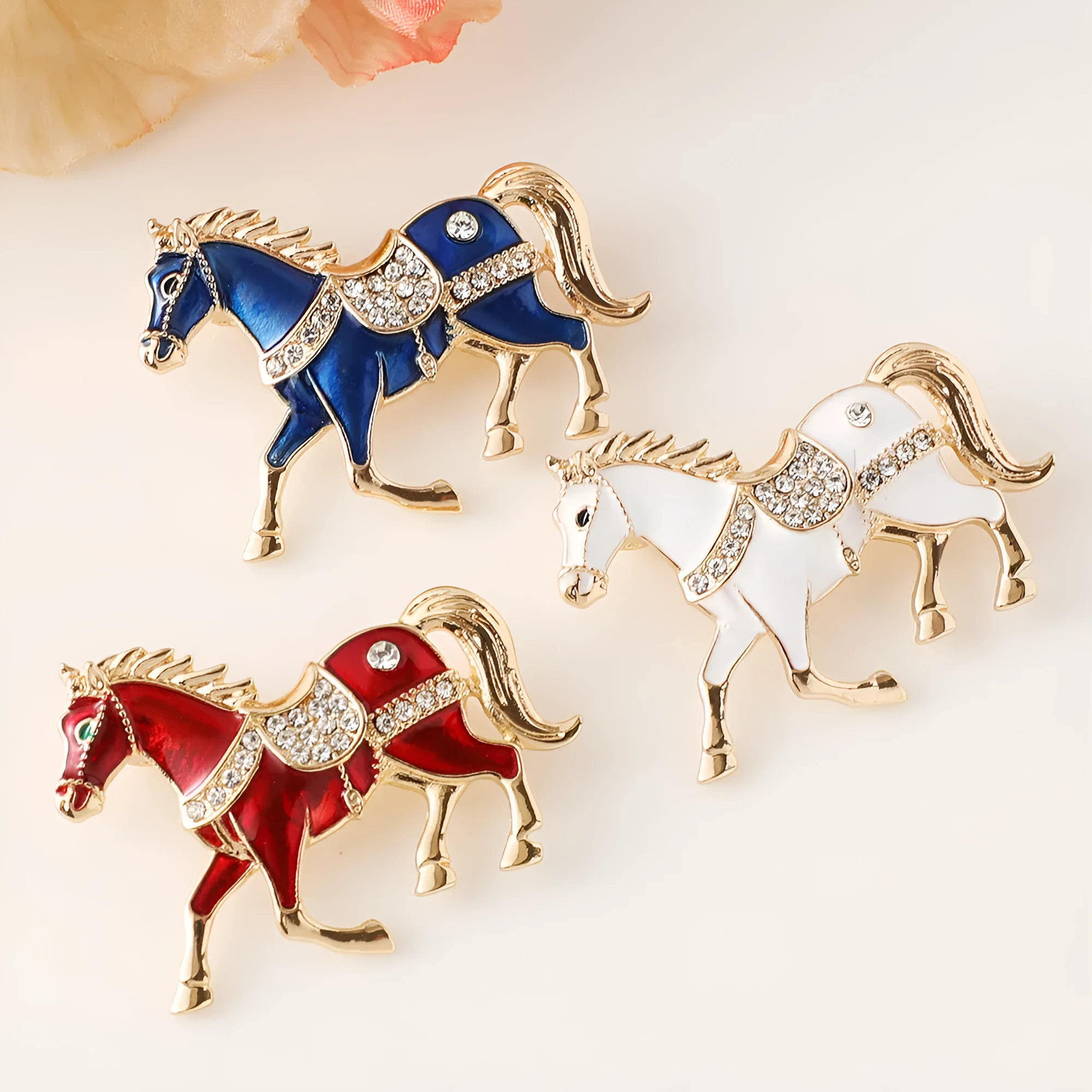 Chinese zodiac horse drop oil diamond brooch in alloy, unisex design, available in four colour options