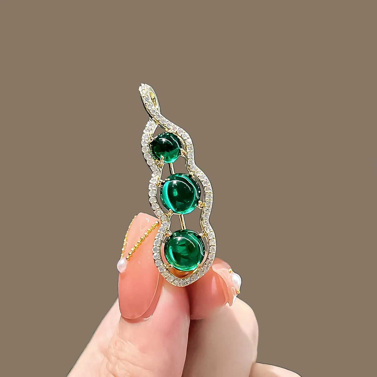 Alloy brooch in natural flower shape with electroplated finish, featuring adjustable and anti-exposure pin closure for women's coats and suits.