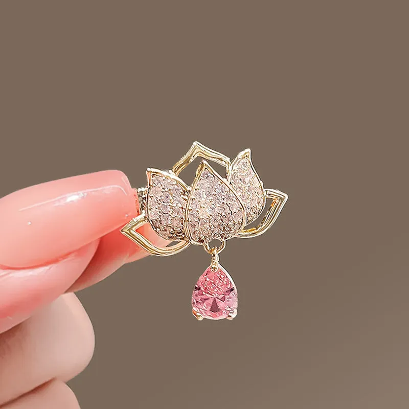 Alloy brooch in natural flower shape with electroplated finish, featuring adjustable and anti-exposure pin closure for women's coats and suits.