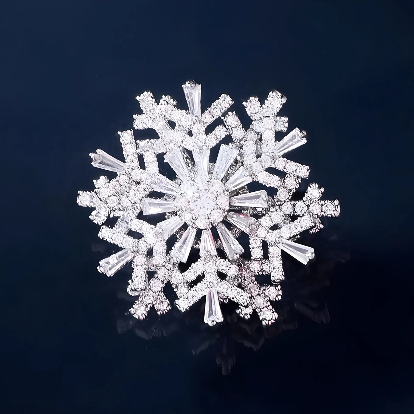 Luxury spinning snowflake brooch in alloy with diamond treatment, rotating silver snow crystal white, women's pin