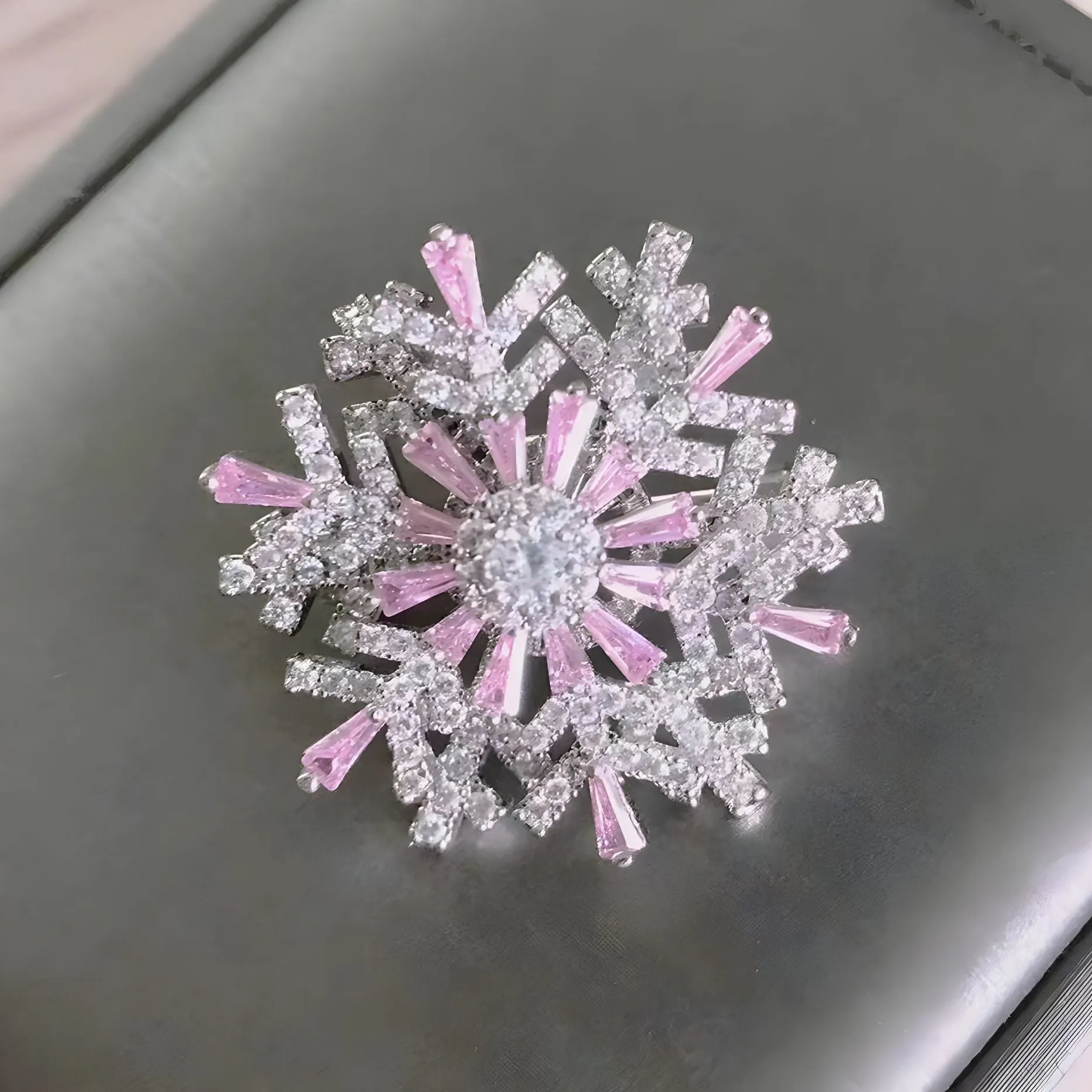 Luxury spinning snowflake brooch in alloy with diamond treatment, rotating silver snow crystal white, women's pin