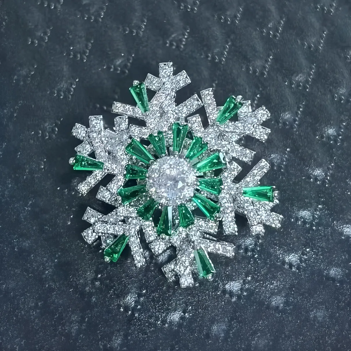 Luxury spinning snowflake brooch in alloy with diamond treatment, rotating silver snow crystal white, women's pin