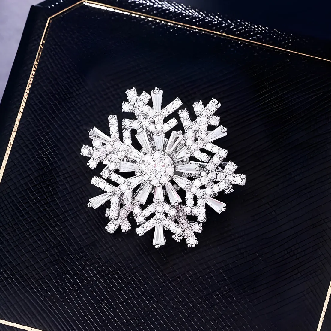 Luxury spinning snowflake brooch in alloy with diamond treatment, rotating silver snow crystal white, women's pin