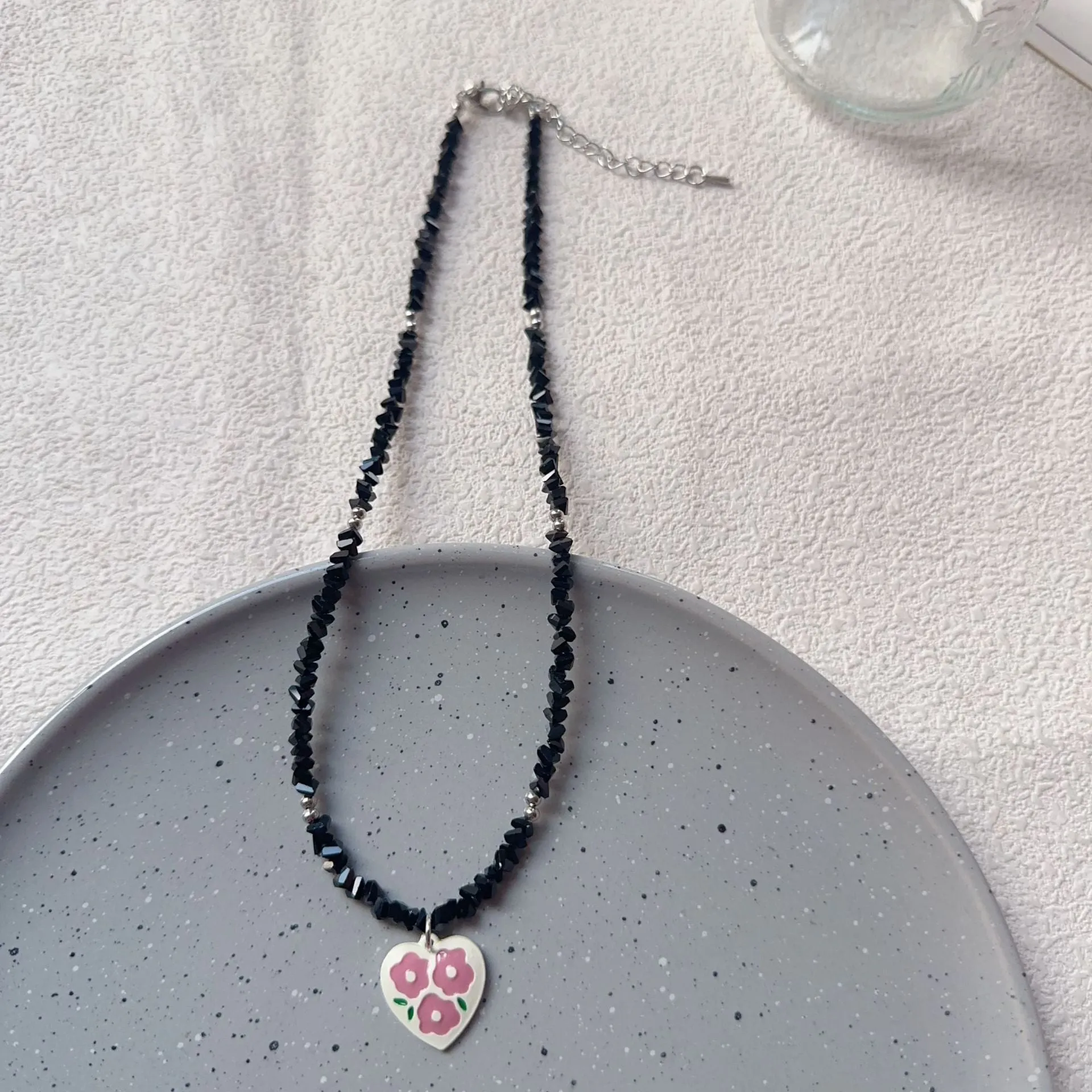 Handmade non-fading beaded necklace for women with plastic beads in picture colour, OL style