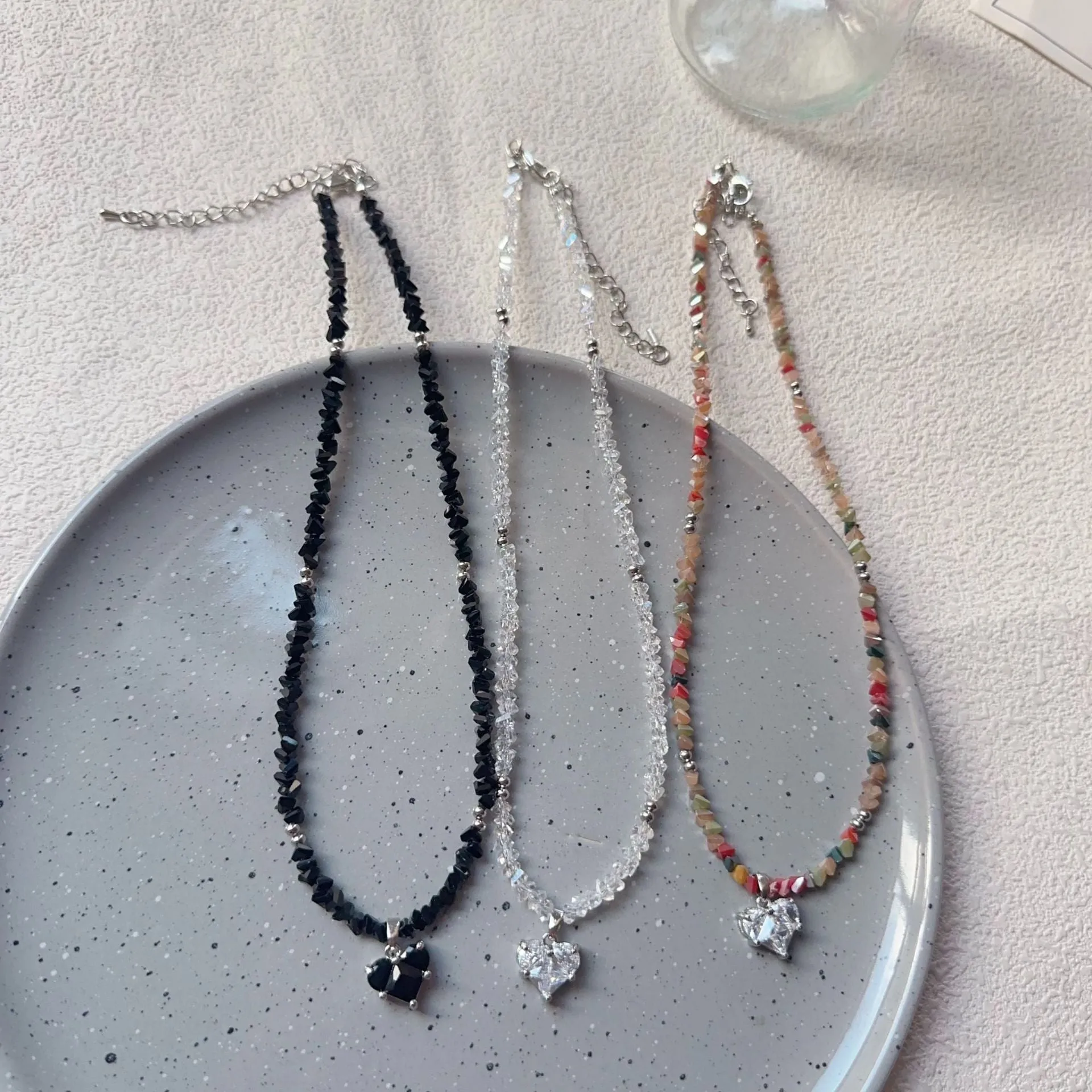 Handmade non-fading beaded necklace for women with plastic beads in picture colour, OL style