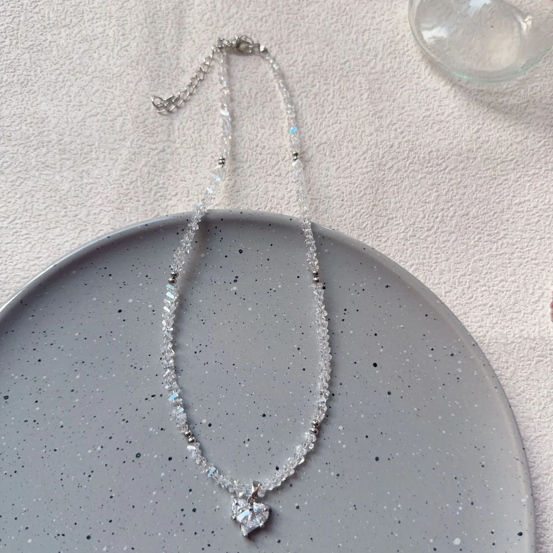 Handmade non-fading beaded necklace for women with plastic beads in picture colour, OL style
