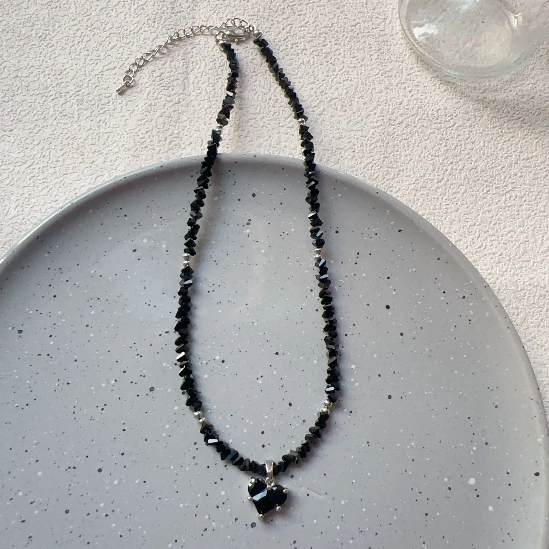 Handmade non-fading beaded necklace for women with plastic beads in picture colour, OL style