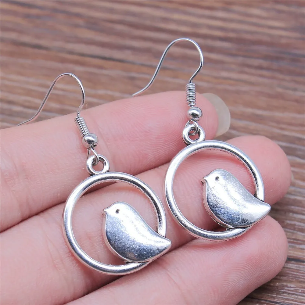 Retro simple handmade ornament bird earrings in ancient silver with zinc alloy body and iron ear hooks