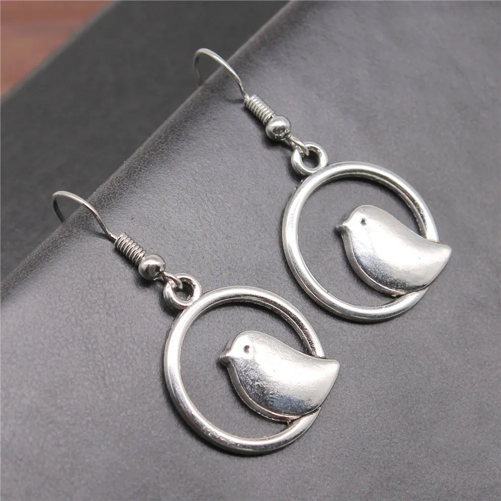 Retro simple handmade ornament bird earrings in ancient silver with zinc alloy body and iron ear hooks