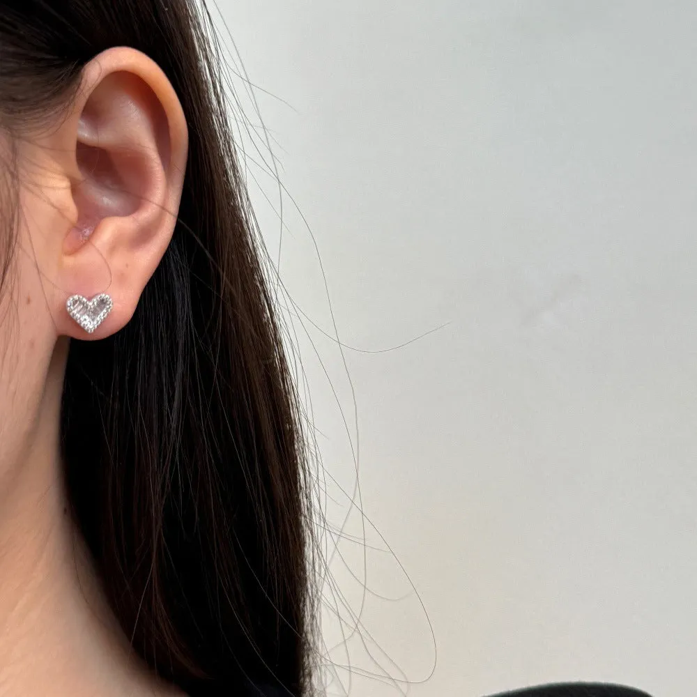 925 sterling silver heart-shaped stud earrings with rhinestone and zircon centre, electroplated, on white background