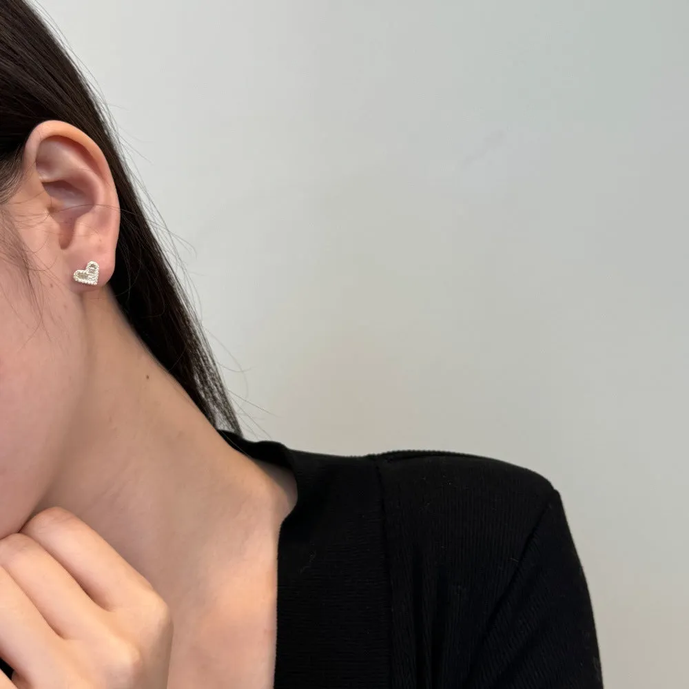 925 sterling silver heart-shaped stud earrings with rhinestone and zircon centre, electroplated, on white background
