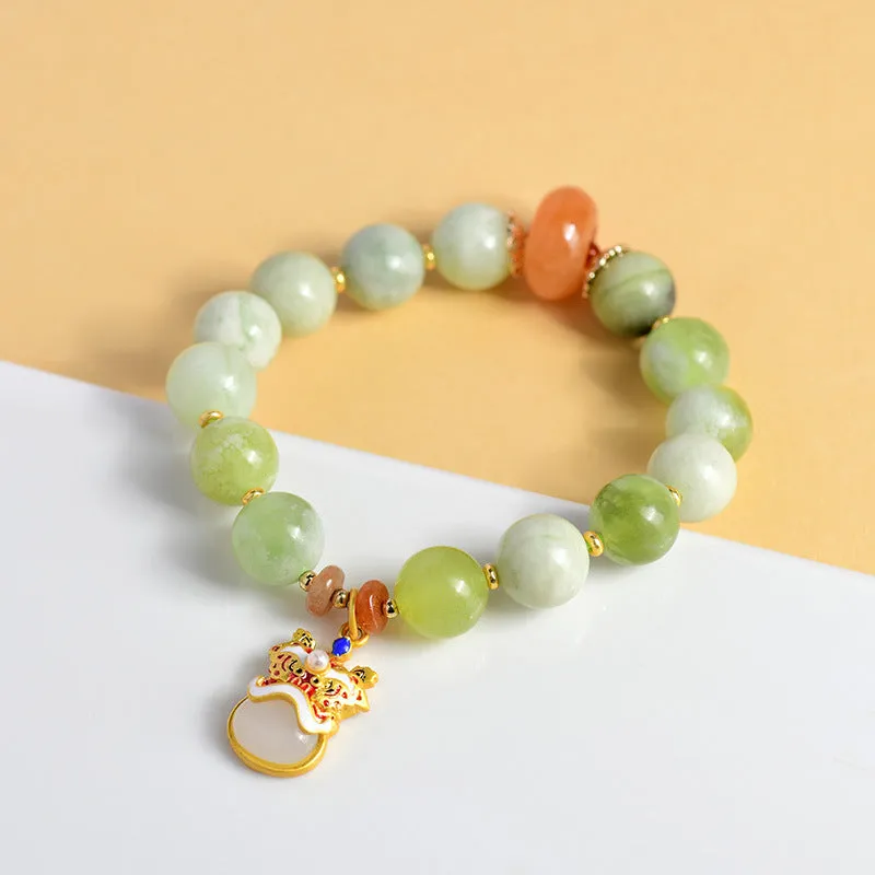 Green milk-in-water jade bracelet with geometric retro style and Xingshi pendant