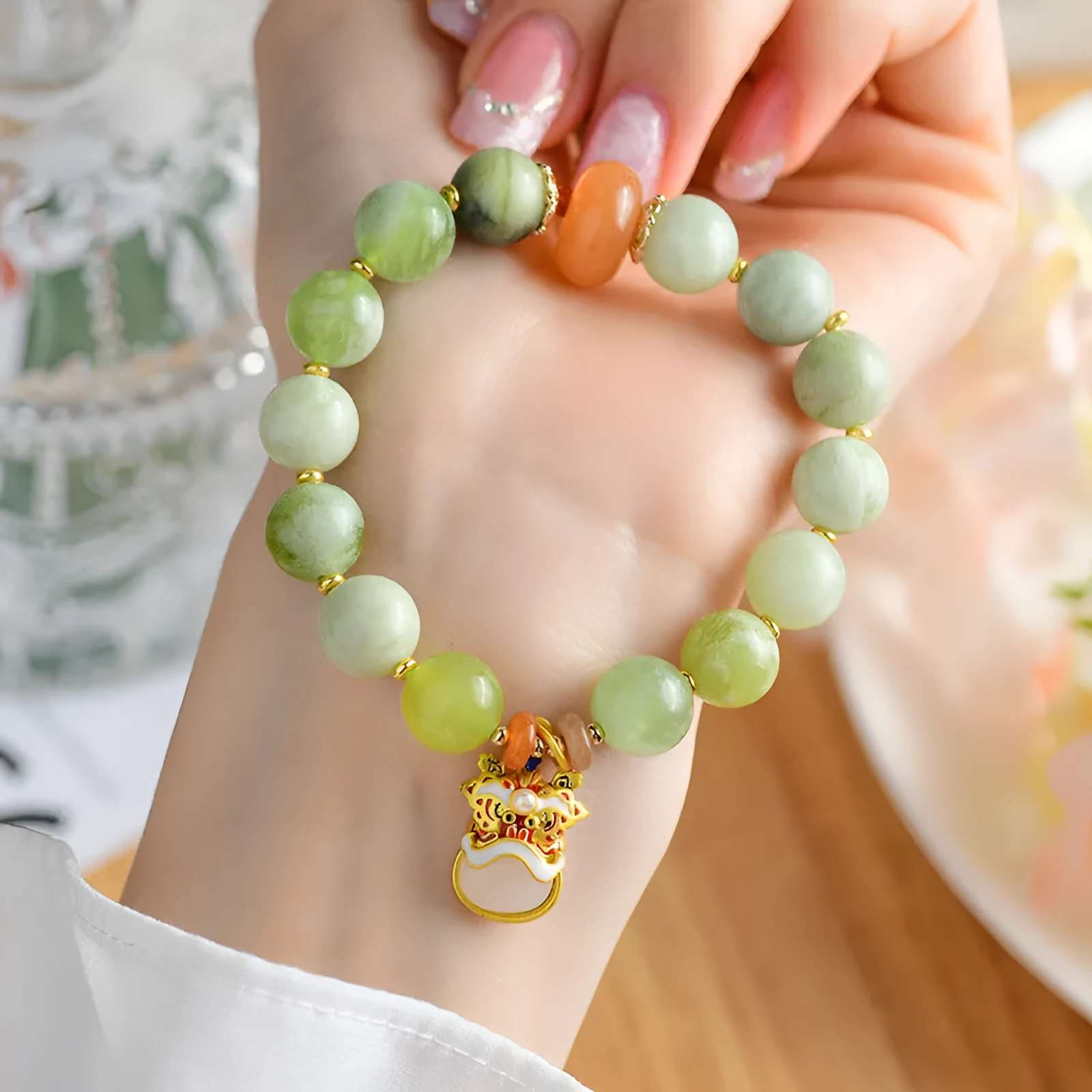 Green milk-in-water jade bracelet with geometric retro style and Xingshi pendant