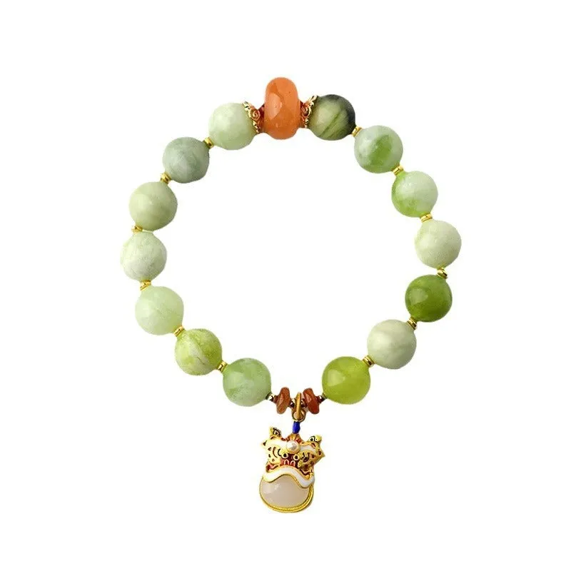 Green milk-in-water jade bracelet with geometric retro style and Xingshi pendant