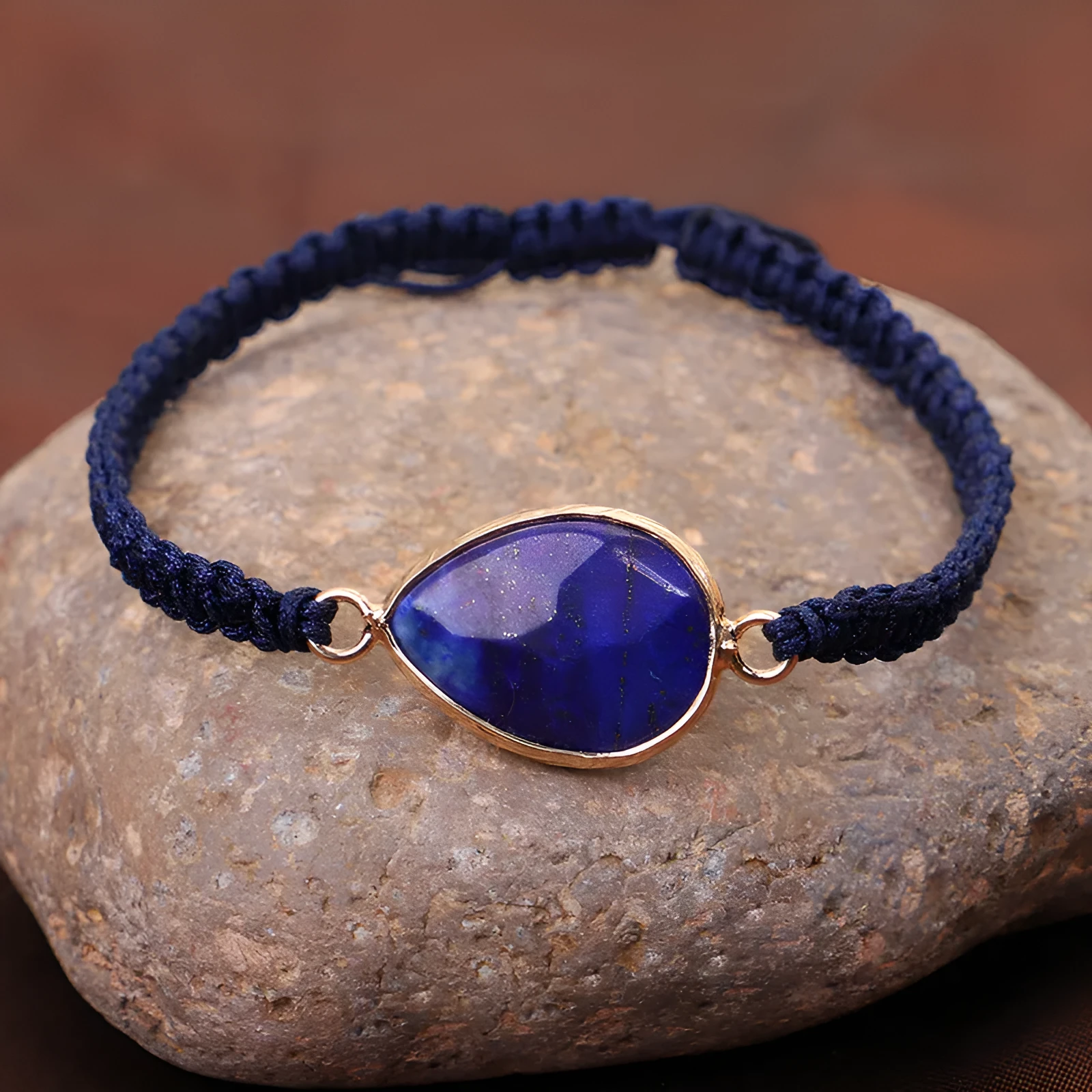 Woven drop shape agate bracelet in green gold with classic geometry style for women