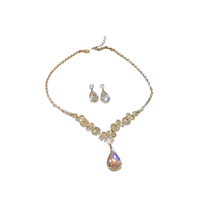 Alloy pendant clavicle chain necklace and earrings set in gold suit with love heart pendant