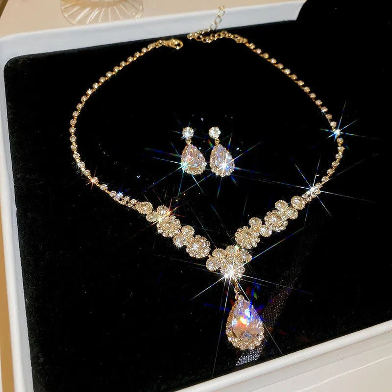 Alloy pendant clavicle chain necklace and earrings set in gold suit with love heart pendant