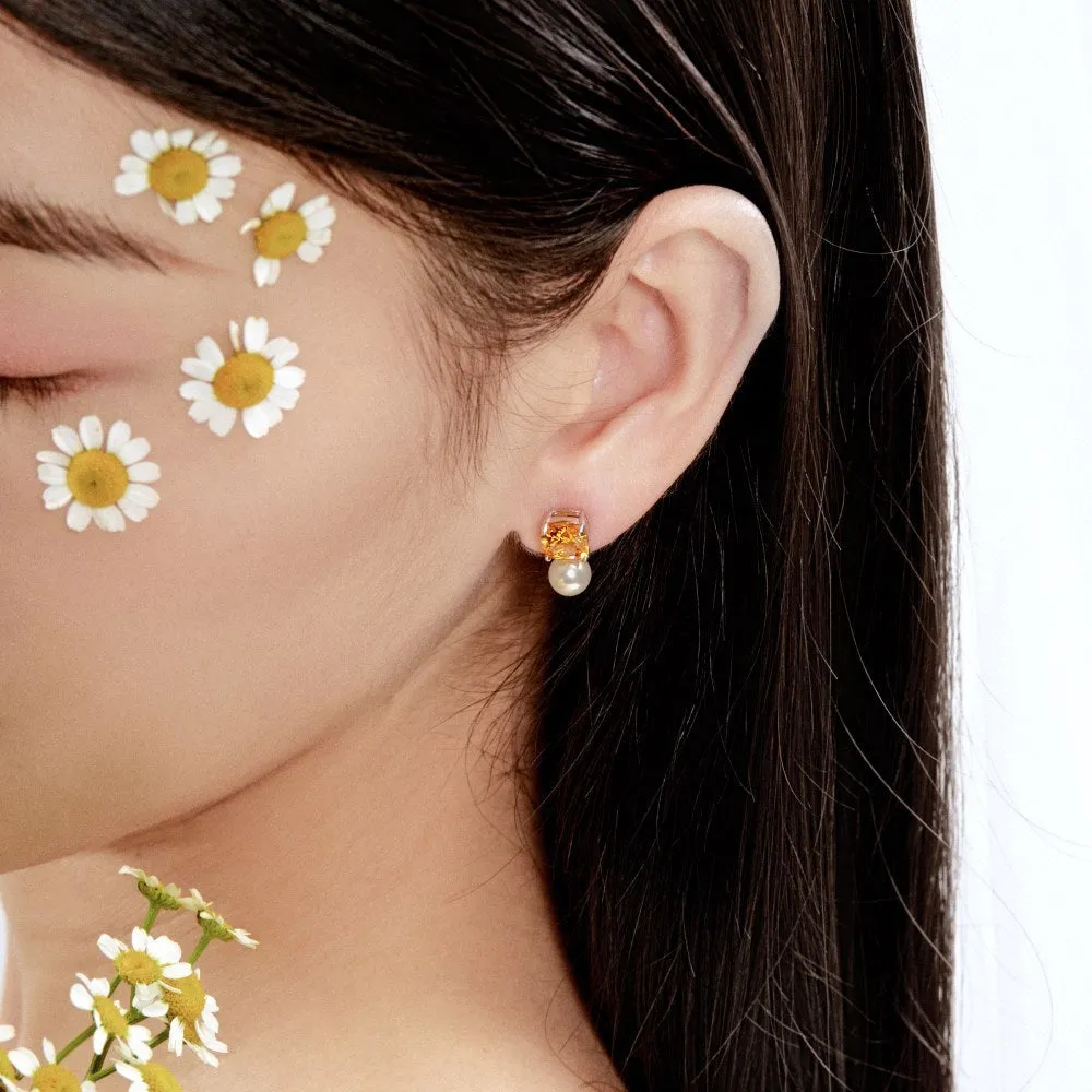 Sterling silver earrings with diamond-shaped zirconium inlay and pearl centre