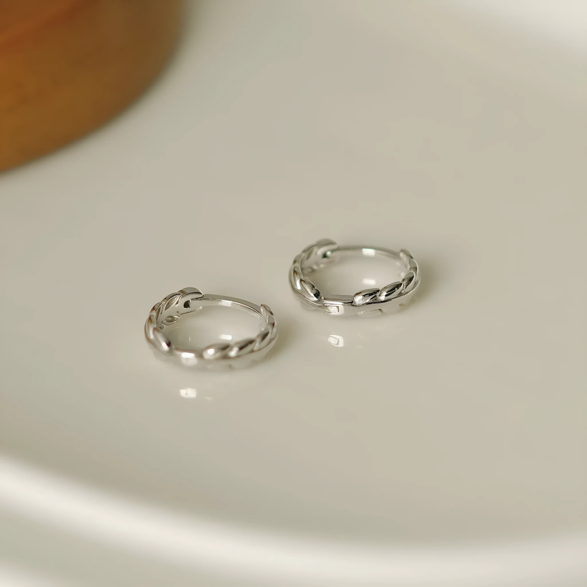 925 sterling silver olive branch ear clip for women white gold colour U-shaped leaf design Korean style