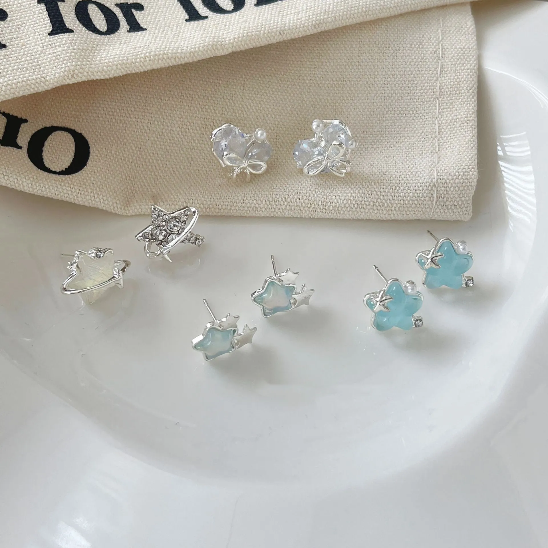 925 silver butterfly stud earrings with 9-10mm A-grade freshwater pearl showing bluish-purple shimmer on white gold plated frame