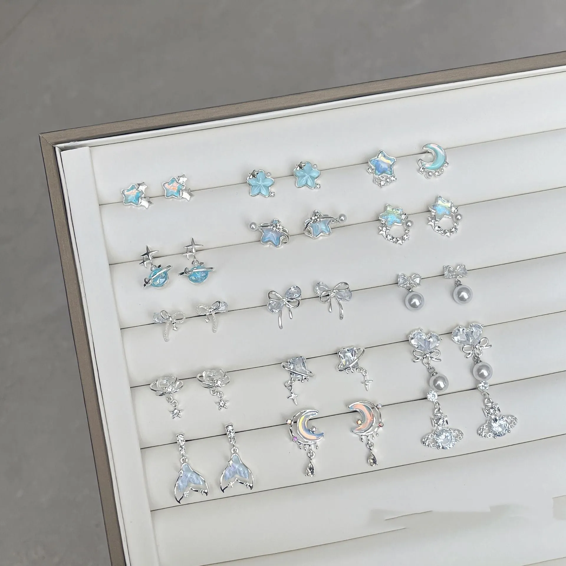 925 silver butterfly stud earrings with 9-10mm A-grade freshwater pearl showing bluish-purple shimmer on white gold plated frame