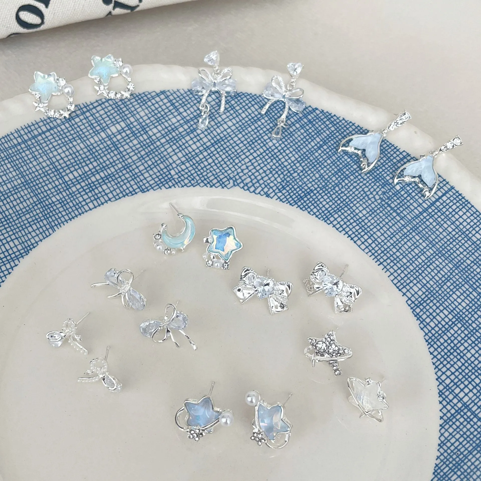 925 silver butterfly stud earrings with 9-10mm A-grade freshwater pearl showing bluish-purple shimmer on white gold plated frame