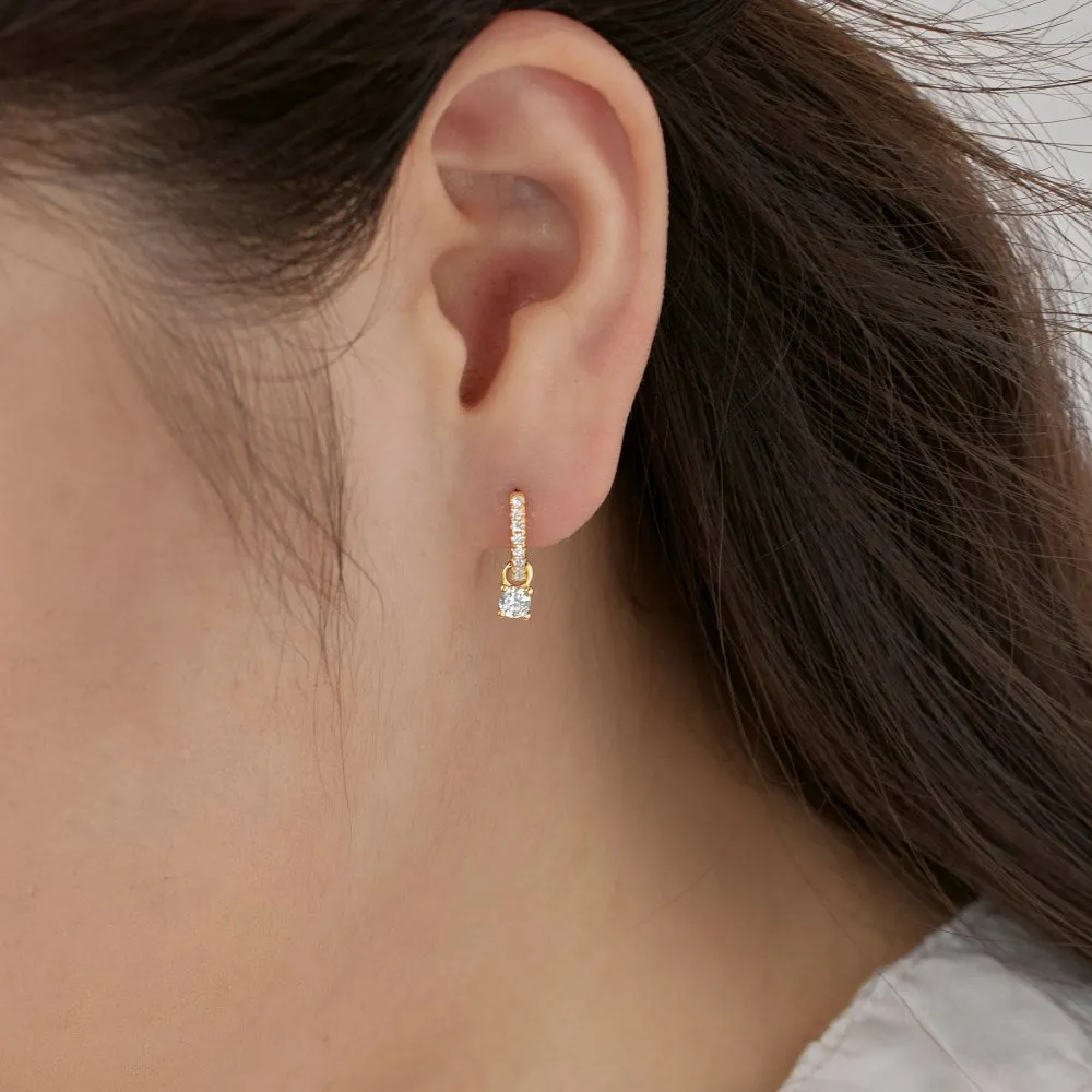 Round zirconium stud earrings in 925 silver with gold electroplated finish on woman