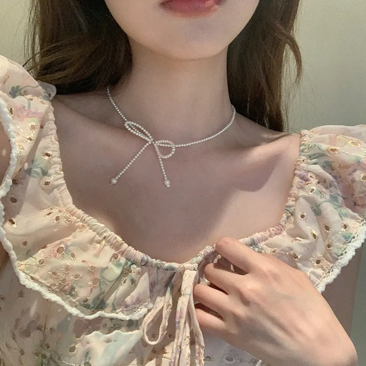 Unisex magnetic sweater necklace with mother pearl shellfish pendant and organic glass setting on electroplated chain, available in multiple colours