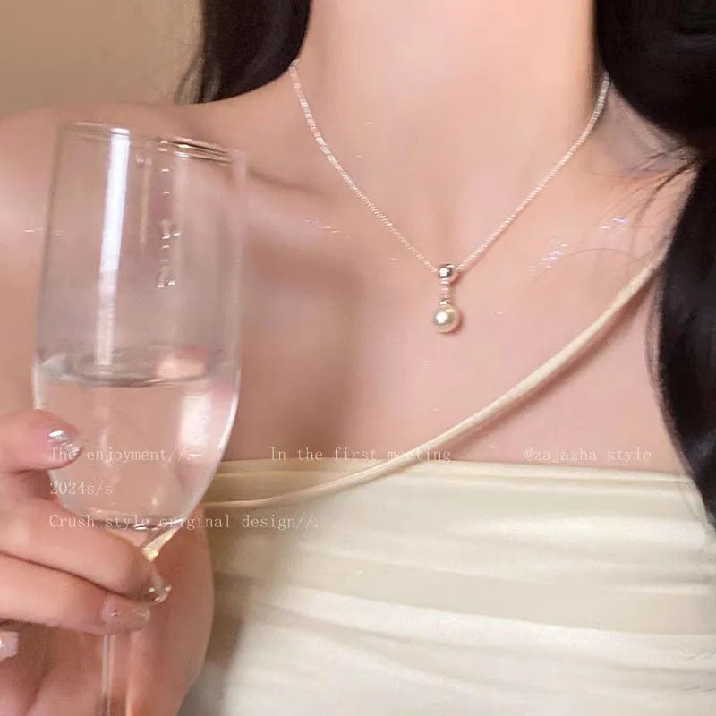 Unisex magnetic sweater necklace with mother pearl shellfish pendant and organic glass setting on electroplated chain, available in multiple colours