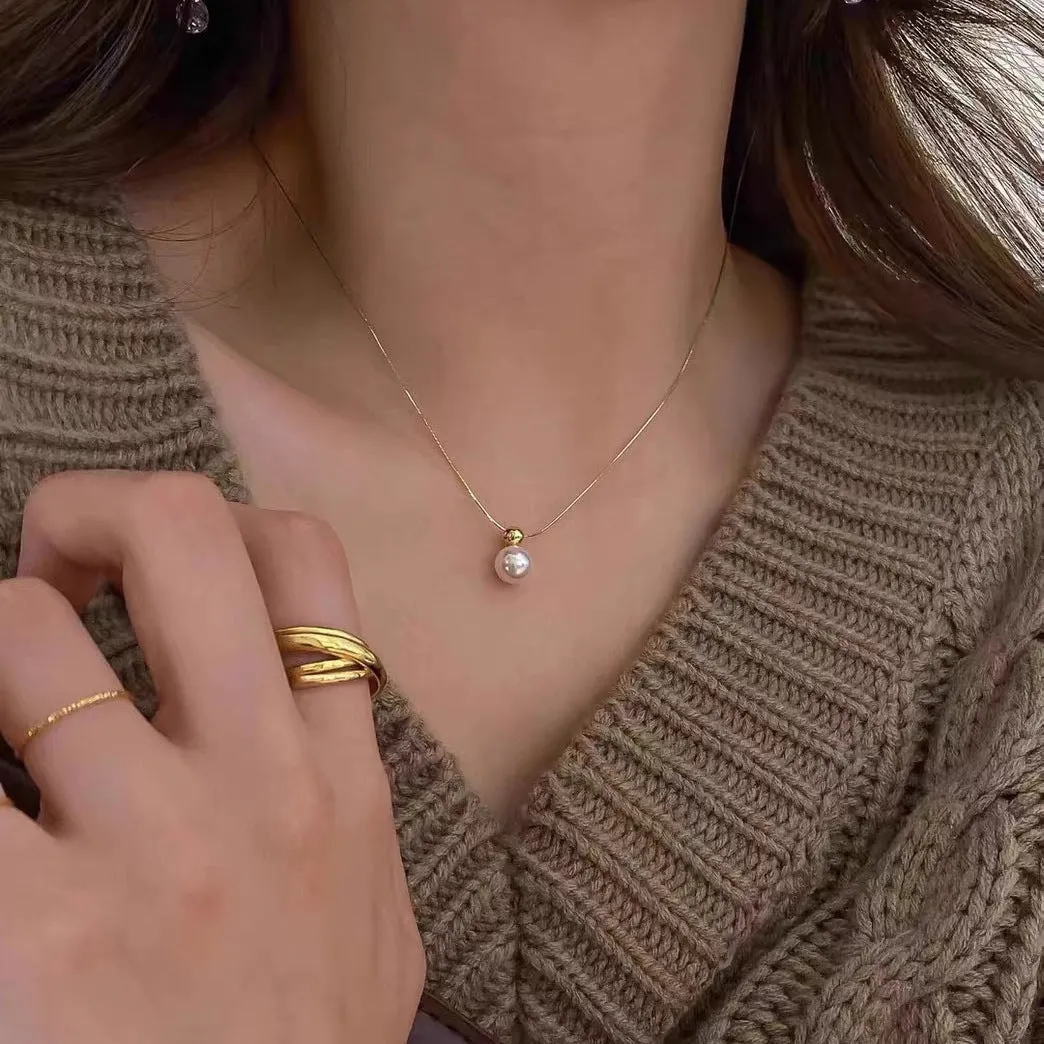Unisex magnetic sweater necklace with mother pearl shellfish pendant and organic glass setting on electroplated chain, available in multiple colours