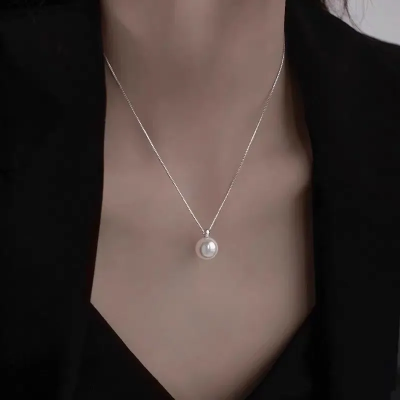 Unisex magnetic sweater necklace with mother pearl shellfish pendant and organic glass setting on electroplated chain, available in multiple colours