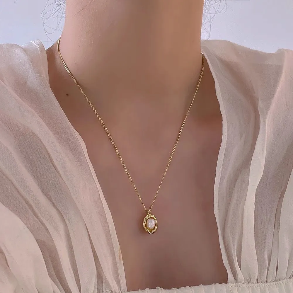 Unisex magnetic sweater necklace with mother pearl shellfish pendant and organic glass setting on electroplated chain, available in multiple colours