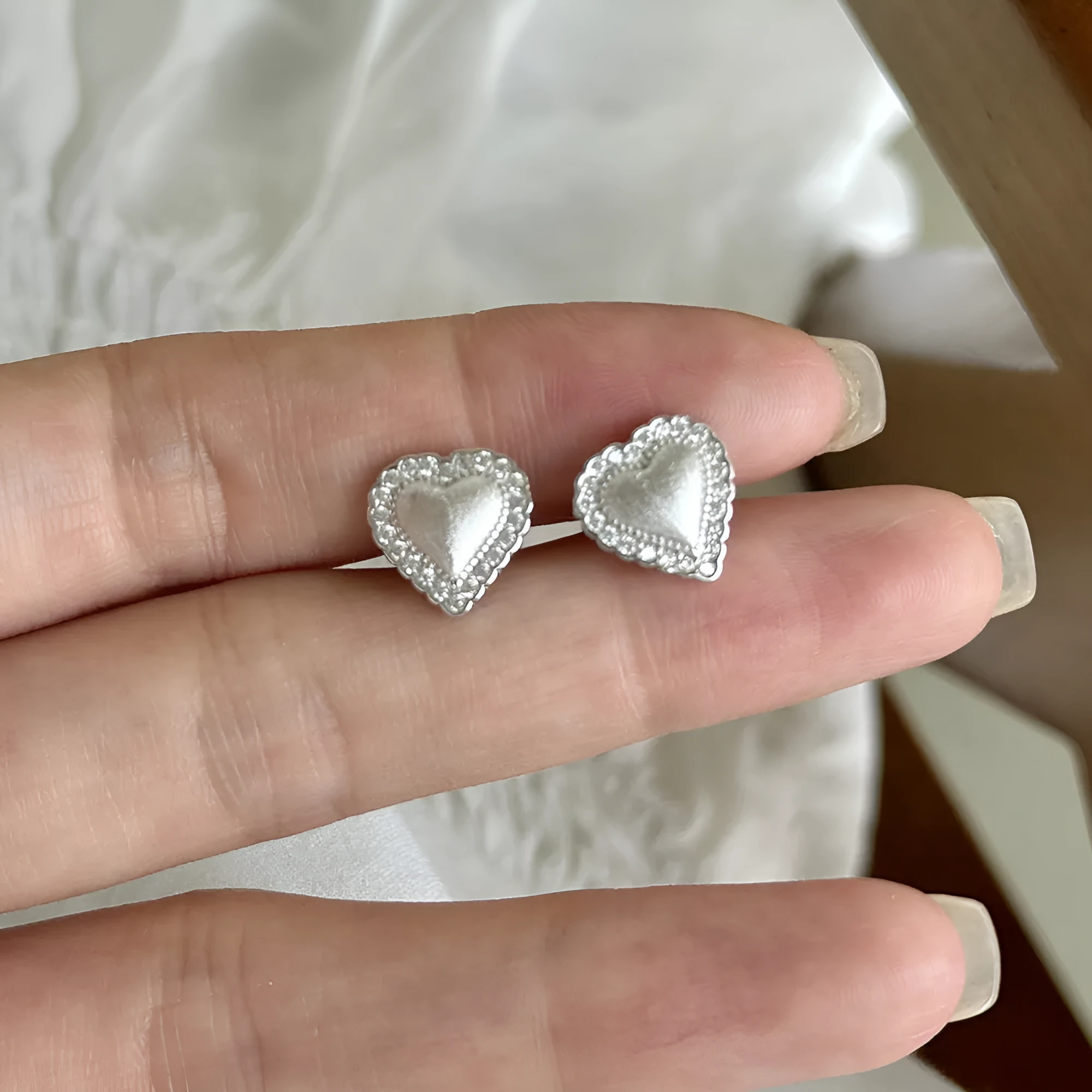 925 silver heart-shaped stud earrings 11.3x11.5mm white finish on ear
