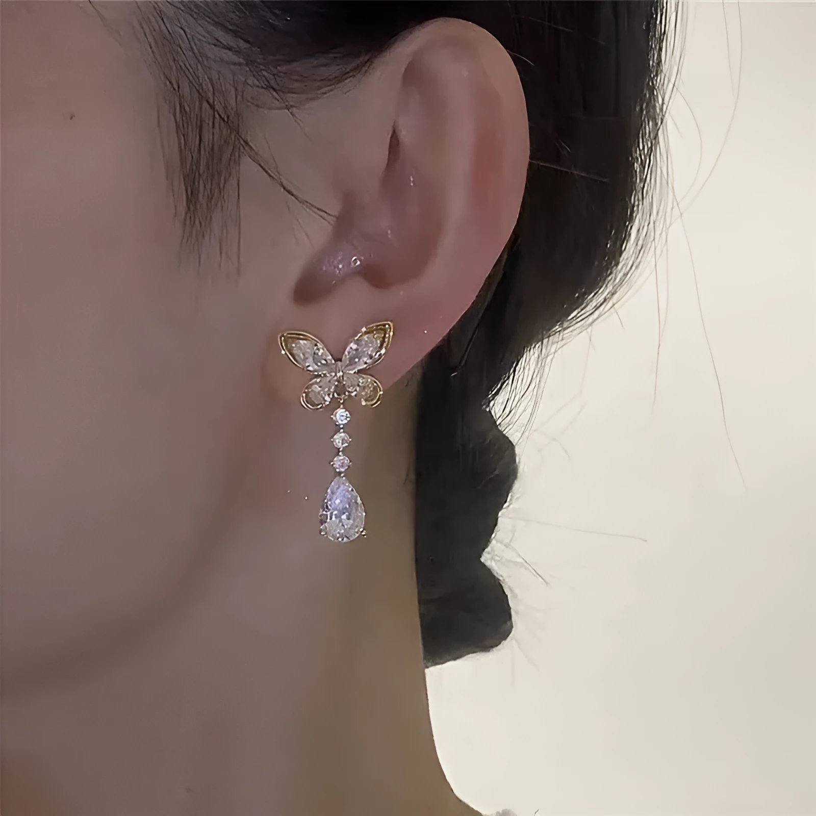 Bow-shaped zinc alloy stud earrings with electroplated platinum finish