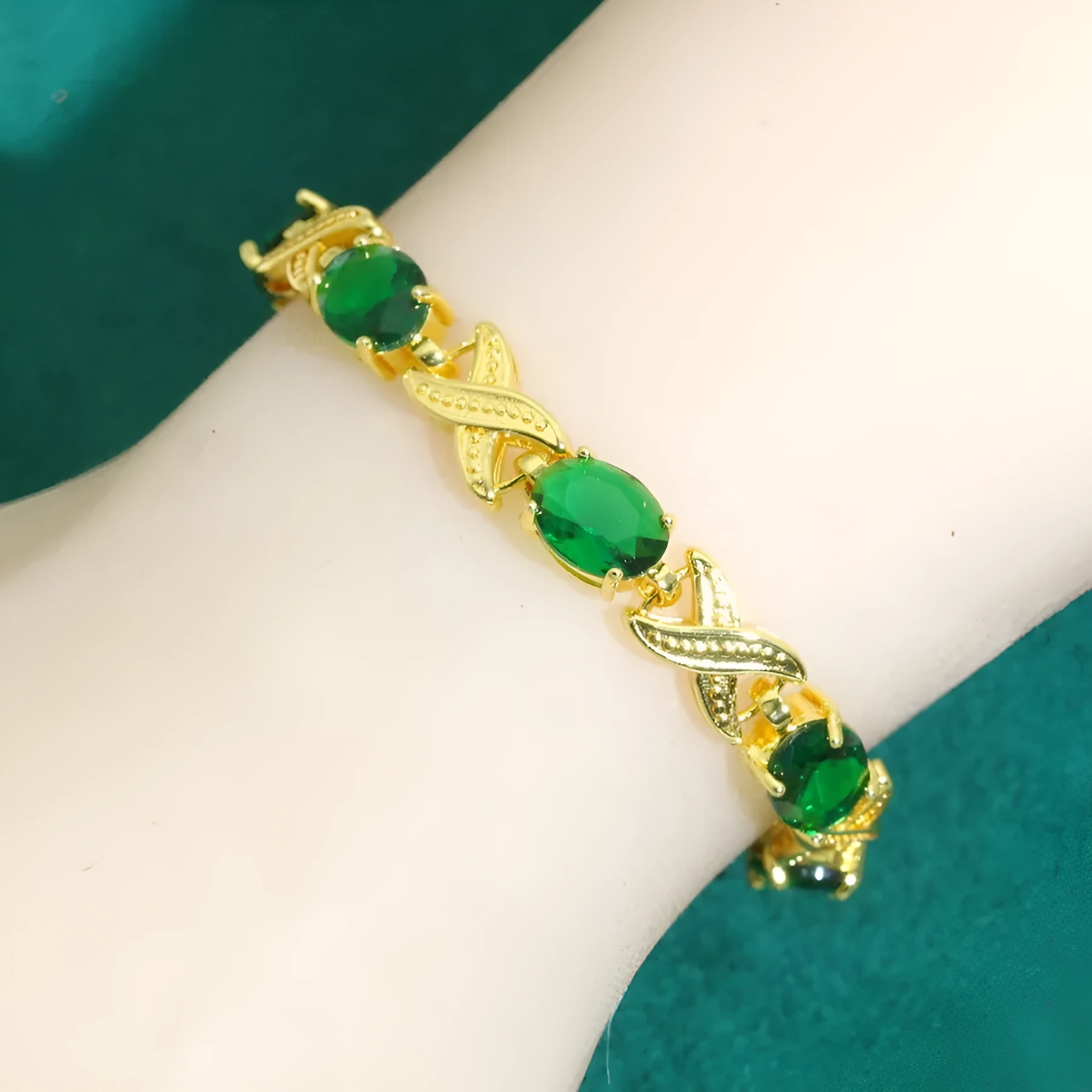 Fashion copper inlaid zircon women's bracelet in retro style with electroplating, dark blue colour option