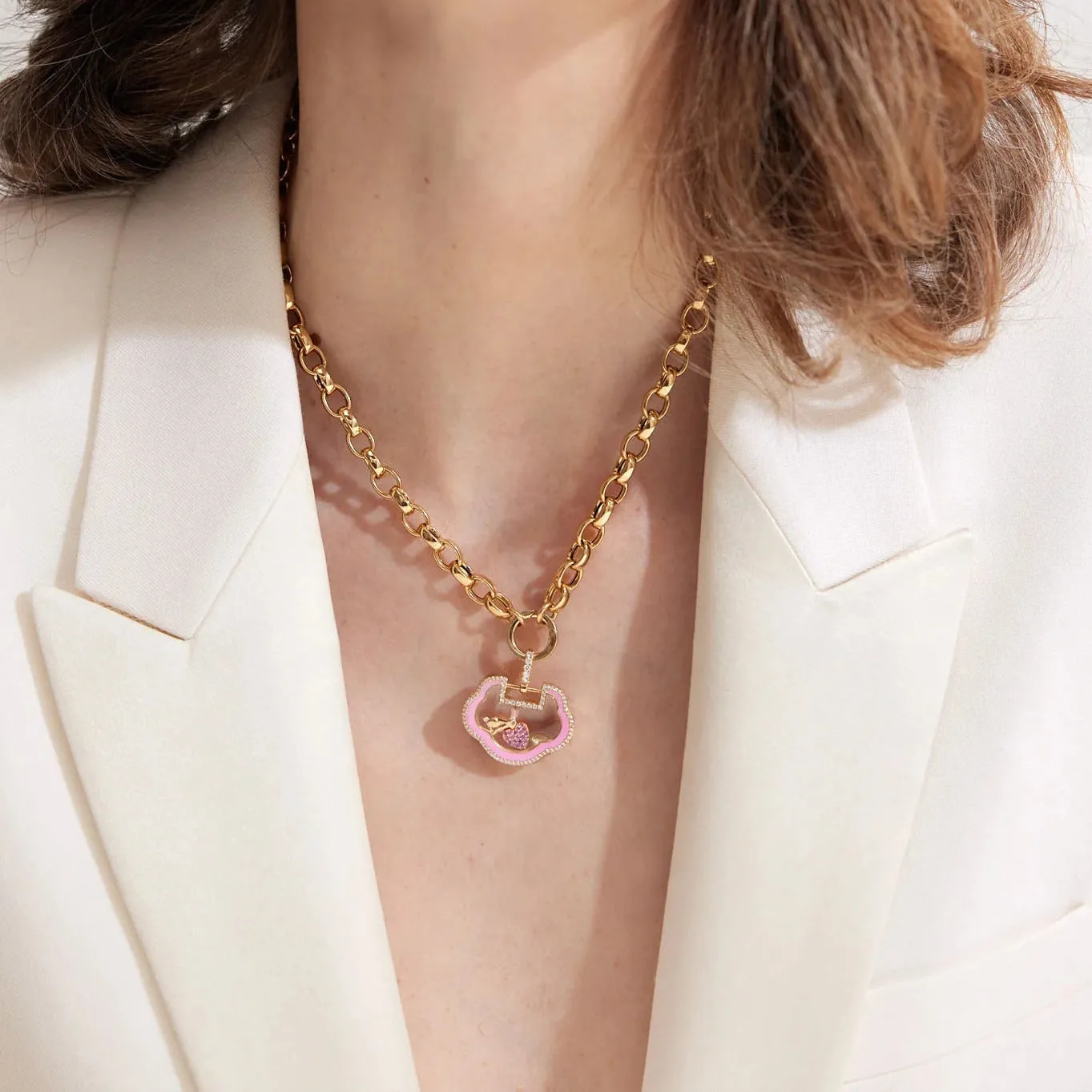 Small pendant necklace for women with heart-shaped mixed gem inlay on copper chain